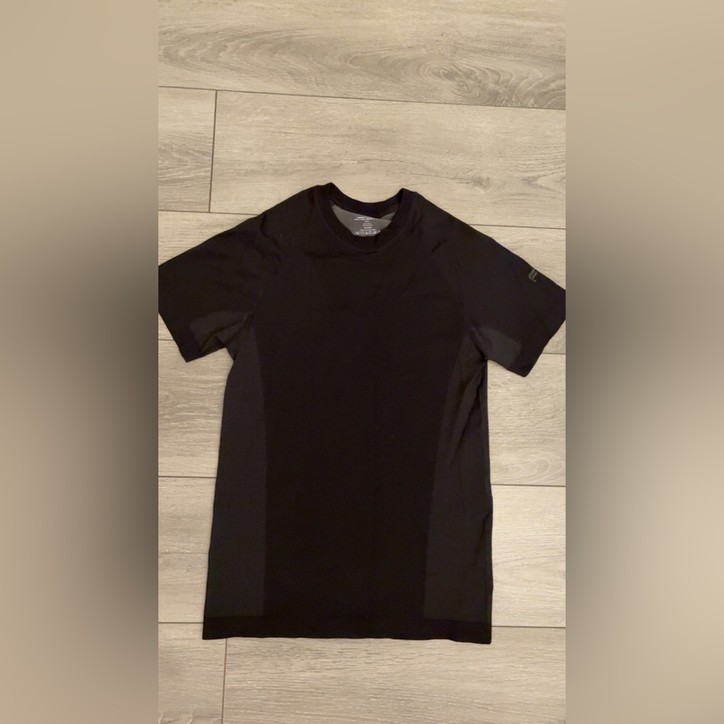 Fabletics Men’s Size Xs Short Sleeved Athletic Muscle Shirt Gym Workout Black